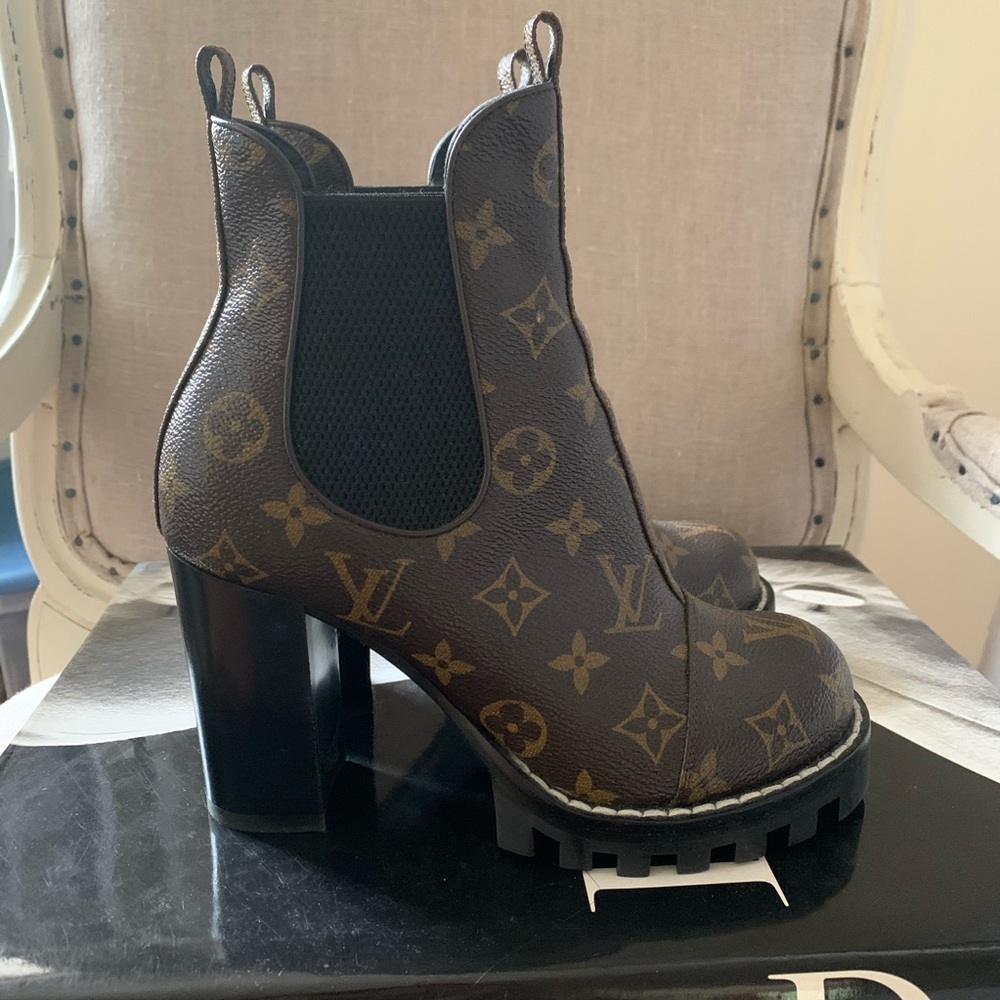 Louis Vuitton Boots 💯 authentic.
